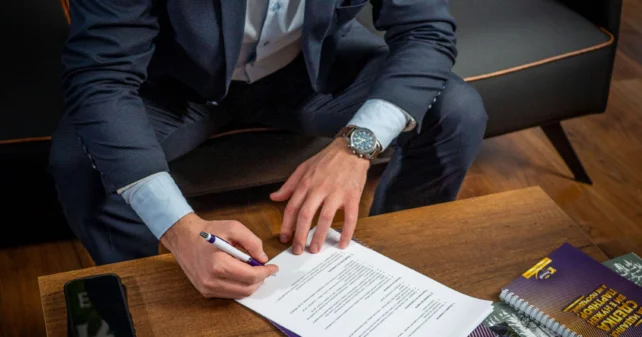 Борис Борисов с 1-во място в отдел „Продажби“ на „Годишни награди Имоти Премиер 2025“