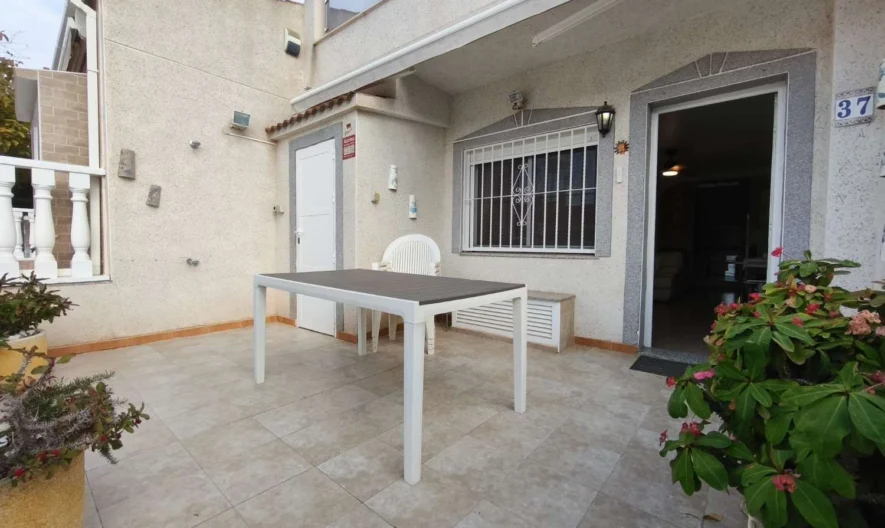 Бунгало в Guardamar del Segura, Alicante (2 спални, 2 бани) - - снимка 1 - Имоти Премиер