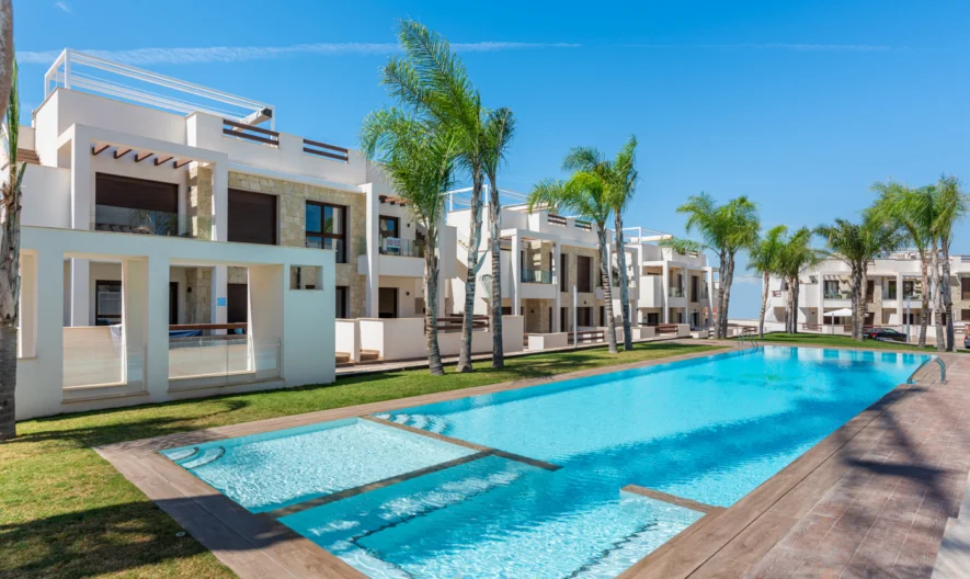 Bungalow in Torrevieja, Alicante (2 bedrooms, 2 bathrooms) -  - snimka 1 - Imoti Premier