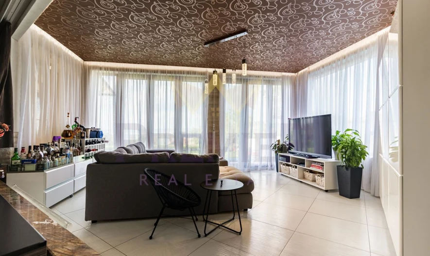 Частен дом в м-т Зеленика със страхотна ПАНОРАМА. -  - снимка 12 - Имоти Премиер