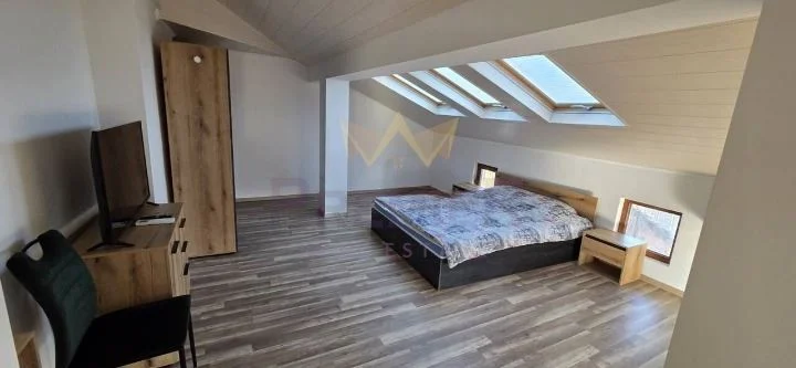 Четириетажна ремонтирана къща в Средец -  - снимка 1 - Имоти Премиер