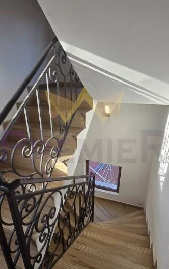 Четириетажна ремонтирана къща в Средец - - снимка 6 - Имоти Премиер