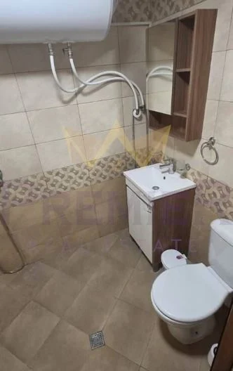 Четириетажна ремонтирана къща в Средец - - снимка 7 - Имоти Премиер