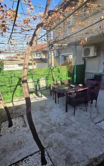 Четириетажна ремонтирана къща в Средец - - снимка 9 - Имоти Премиер