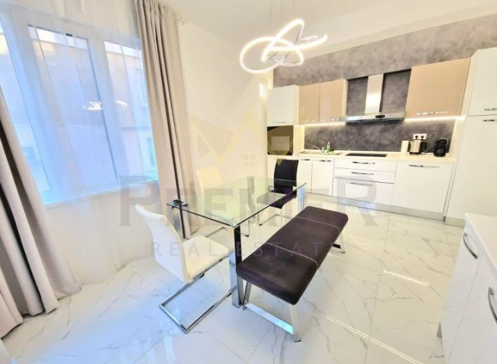 ЧЕТИРИСТАЕН АПАРТАМЕНТ, ИДЕАЛЕН ЦЕНТЪР -  - снимка 1 - Имоти Премиер