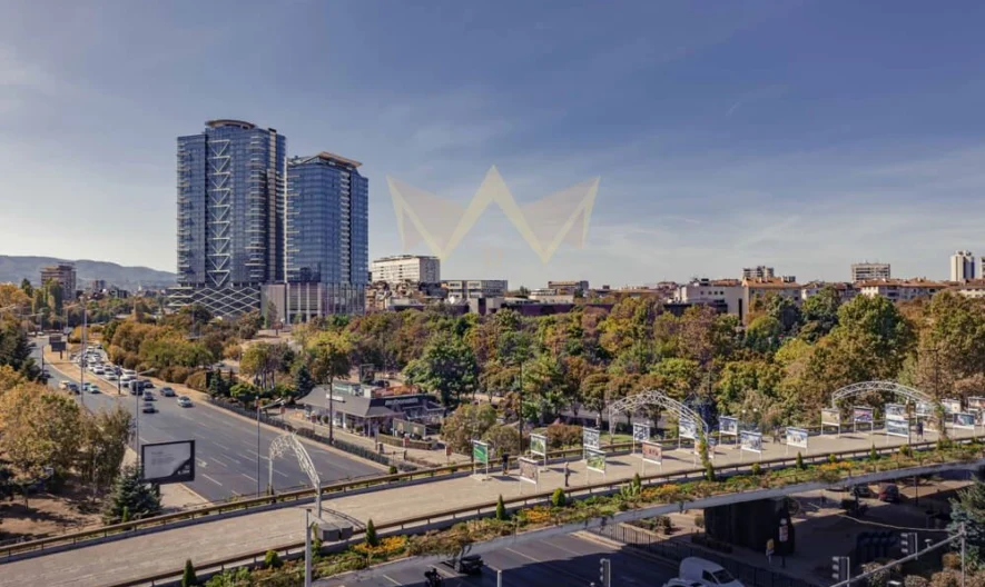 Четиристаен апартамент, Идеален Център -  - снимка 1 - Имоти Премиер