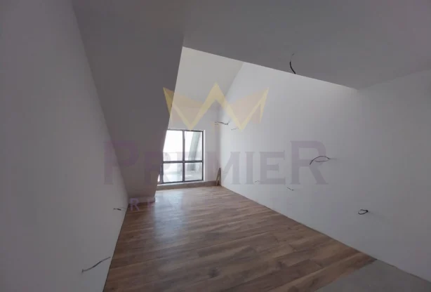 Код на имот: 1092050, Площ: 140 м<sup>2</sup> кв.м, Четиристайни апартаменти Варна - Цена: 180000 EUR