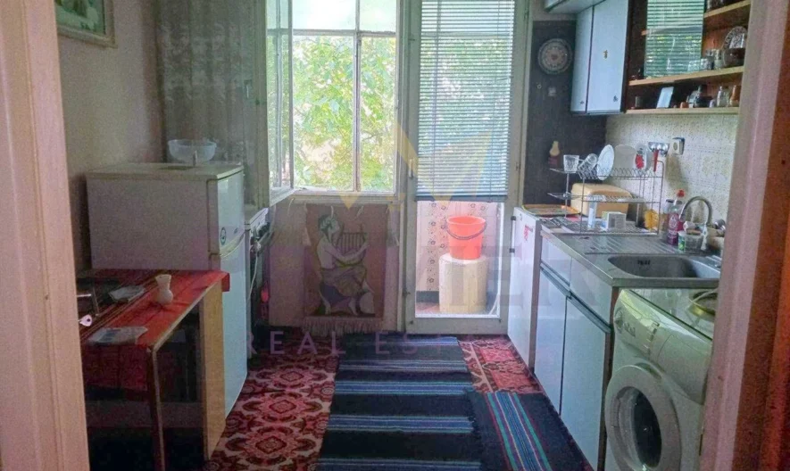 Четиристаен апартамент в кв.Прослав -  - снимка 10 - Имоти Премиер