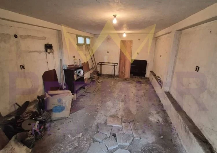 Четиристаен апартамент в кв.Съдийски,гр.Пловдив -  - снимка 16 - Имоти Премиер