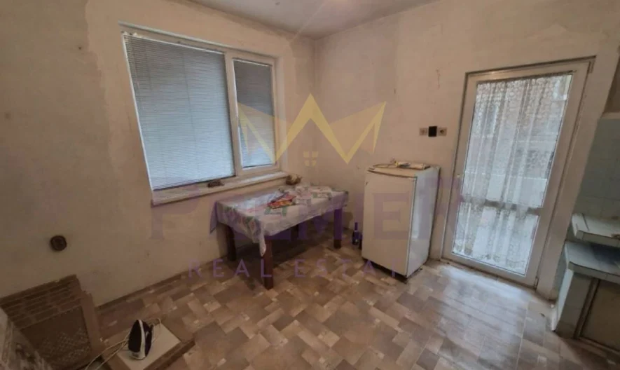 Четиристаен апартамент в кв.Съдийски,гр.Пловдив -  - снимка 9 - Имоти Премиер