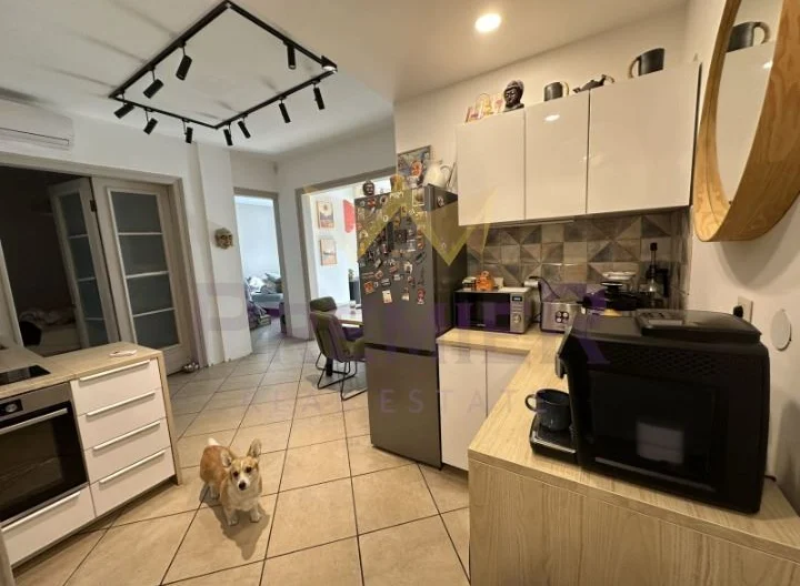 Четиристаен апартамент в Център - - снимка 8 - Имоти Премиер