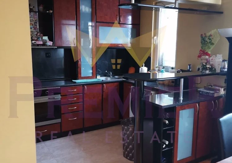 Четиристаен апартамент в Център, гр. Перник - - снимка 1 - Имоти Премиер