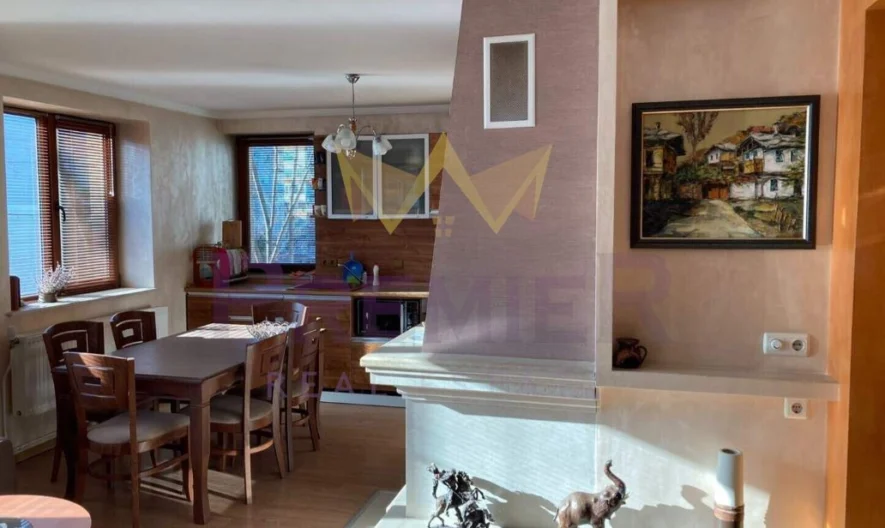 Четиристаен апартамент в центъра на град Добрич! - - снимка 1 - Имоти Премиер