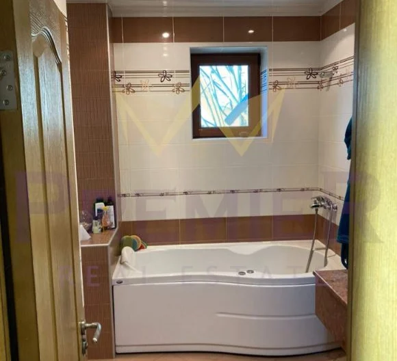 Четиристаен апартамент в центъра на град Добрич! -  - снимка 11 - Имоти Премиер