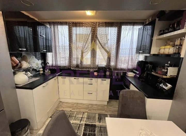 Четиристаен апартамент жк. Меден Рудник зона В -  - снимка 1 - Имоти Премиер