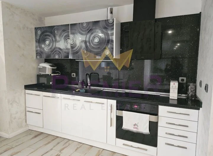 Четиристаен Луксозно Обзаведен с 2 Паркоместа / м-т Манастирски рид - - снимка 3 - Имоти Премиер