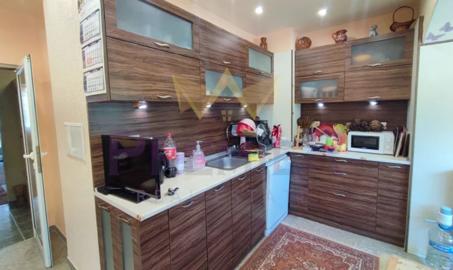 Четиристаен панелен апартамент до Амичи Възраждане -  - снимка 1 - Имоти Премиер