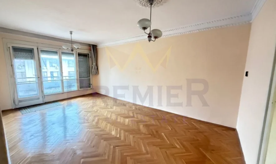 Четиристаен с отделна кухна и собствено паркомясто в ЦЕНТЪРА на Бургас -  - снимка 1 - Имоти Премиер