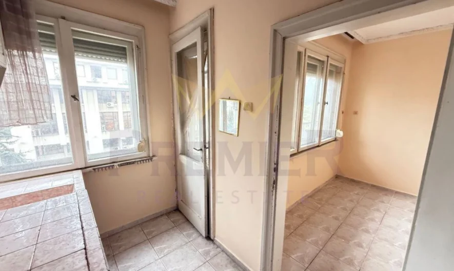 Четиристаен с отделна кухна и собствено паркомясто в ЦЕНТЪРА на Бургас -  - снимка 7 - Имоти Премиер