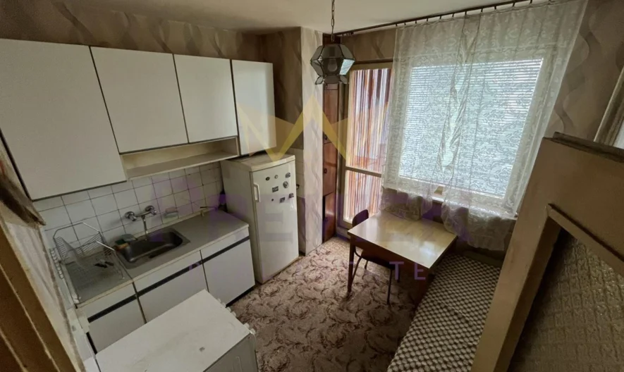 Четиристаен, стара тухла ТЕЦ , кв. Възраждане - - снимка 1 - Имоти Премиер