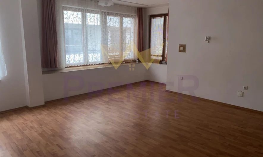 Четиристаен в Бургас, център -  - снимка 2 - Имоти Премиер