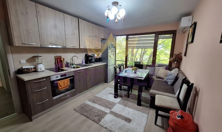 Compact three-room apartment in Lazur, great for a family! - - snimka 1 - Imoti Premier