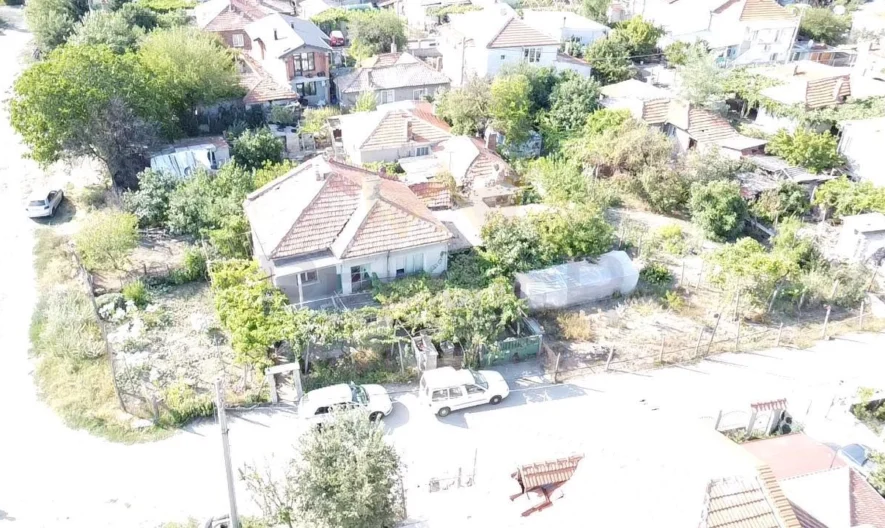 Detached HOUSE with yard and garage in the town of Aytos - - snimka 27 - Imoti Premier