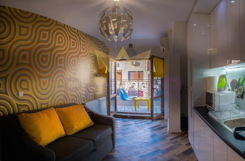 ДИЗАЙНЕРСКО СТУДИО ЧЕРВЕН ПЛОЩАД -  - снимка 1 - Имоти Премиер