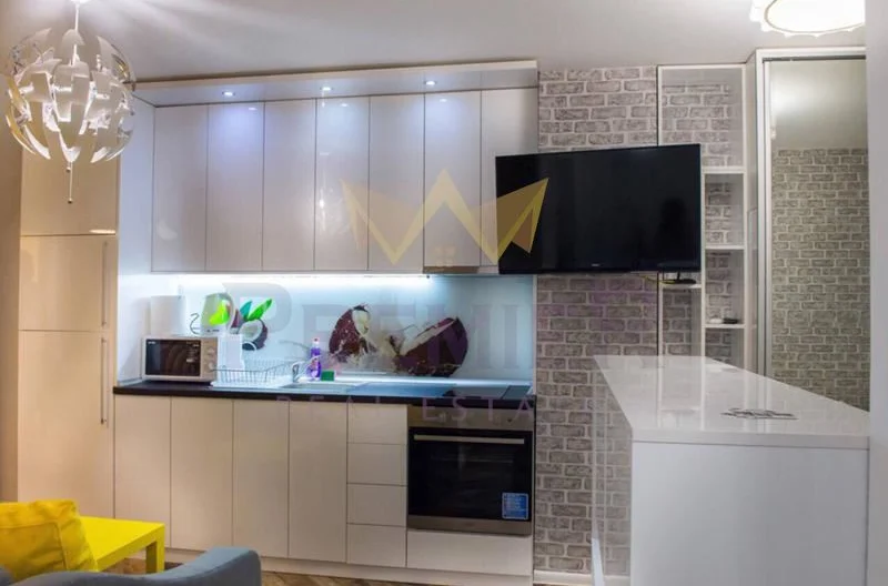 ДИЗАЙНЕРСКО СТУДИО ЧЕРВЕН ПЛОЩАД - - снимка 6 - Имоти Премиер