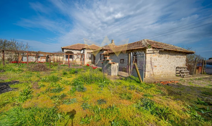 Дом (105 кв.м.) с двором (2514 кв.м.) в с. Селце, общ. Каварна, обл. Добрич. -  - снимка 17 - Имоти Премиер