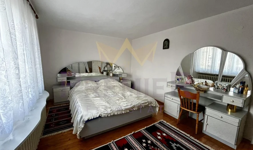 Dreistöckiges Haus im Dorf Ovcharovo - - snimka 18 - Imoti Premier