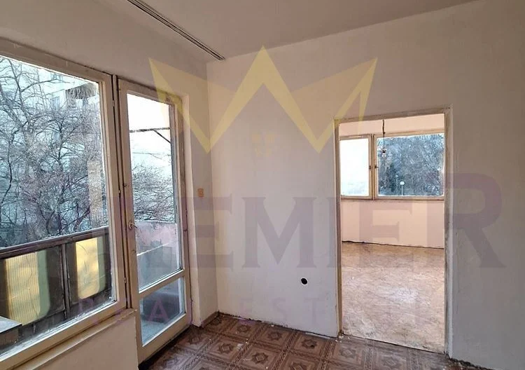 Dreizimmerwohnung im Viertel Yuzhen -  - snimka 1 - Imoti Premier