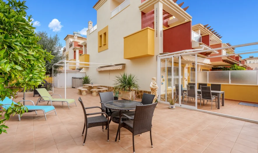 Дуплекс в Orihuela Costa, Alicante (3 спални, 2 бани) - - снимка 1 - Имоти Премиер