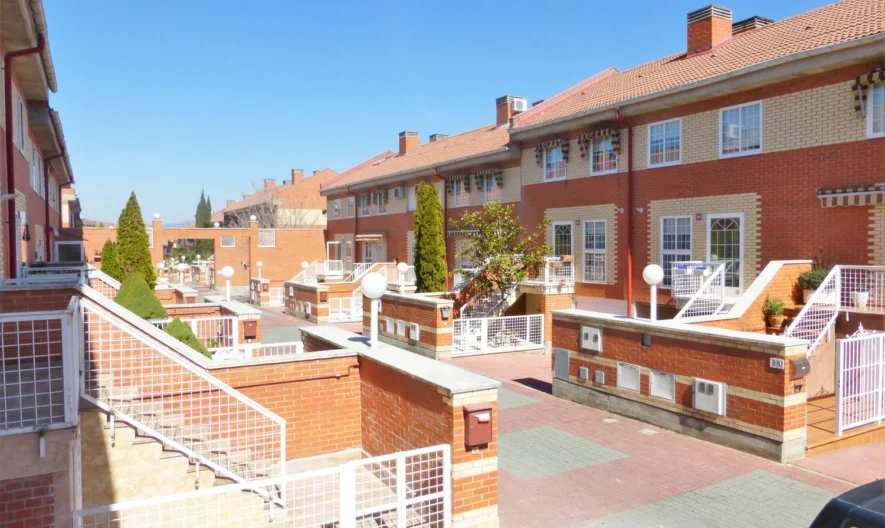 Duplex in Madrid (4 bedrooms, 2 bathrooms) - - snimka 1 - Imoti Premier