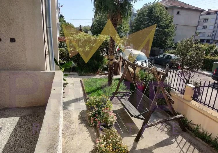 Два етажа от къща в гр. Приморско -  - снимка 4 - Имоти Премиер