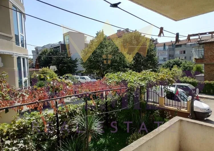 Два етажа от къща в гр. Приморско -  - снимка 5 - Имоти Премиер