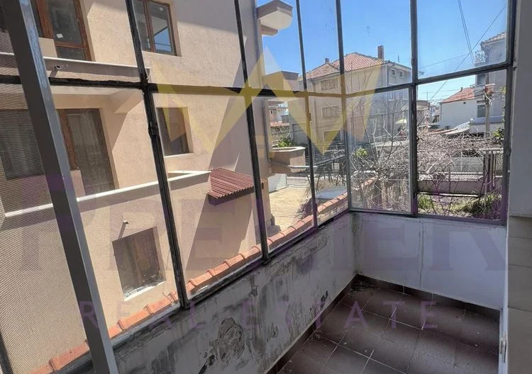 🏡 Два самостоятелни етажа от триетажна къща с двор в с. Равда, близо до центъра -  - снимка 24 - Имоти Премиер