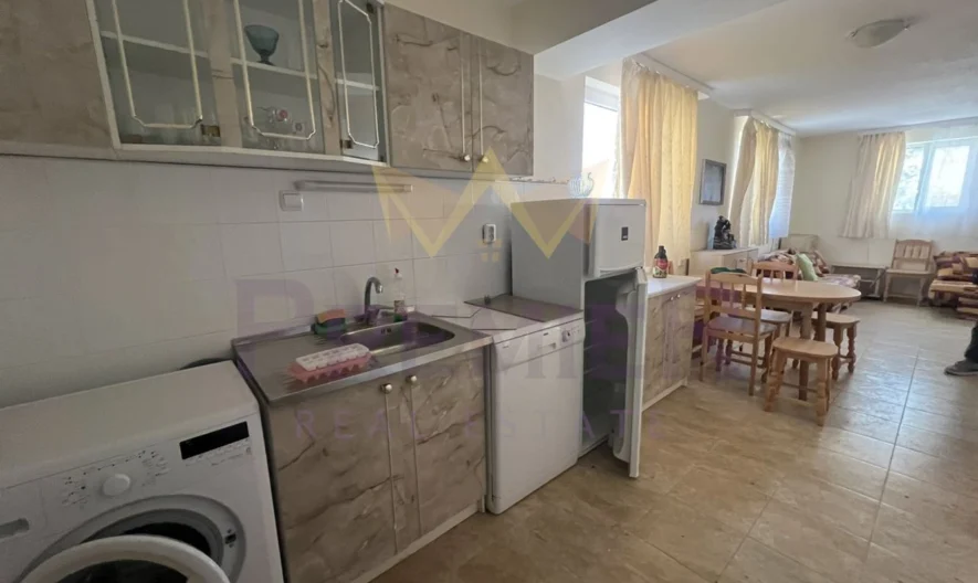 🏡 Два самостоятелни етажа от триетажна къща с двор в с. Равда, близо до центъра -  - снимка 6 - Имоти Премиер
