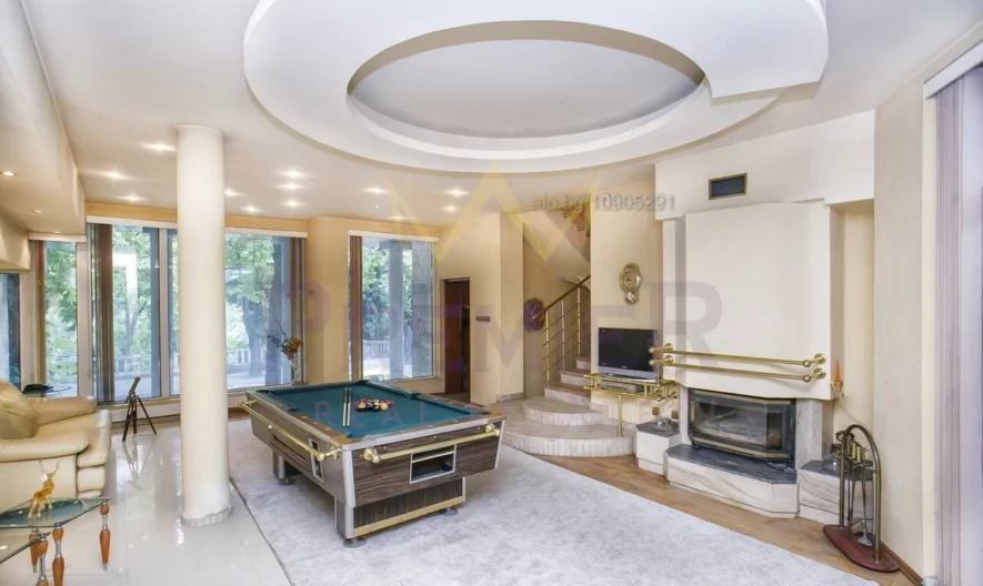 Две Емблематични Сгради на Престижна Локация – до Входа на Морската градина -  - снимка 8 - Имоти Премиер