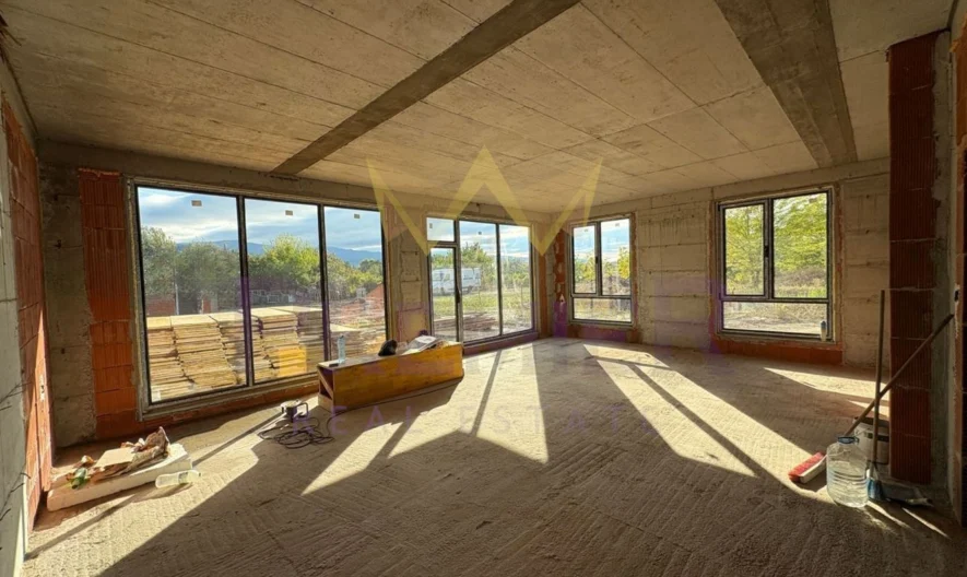 Две къщи-близнаци с гаражи в кв. Беломорски, гр. Пловдив - - снимка 1 - Имоти Премиер