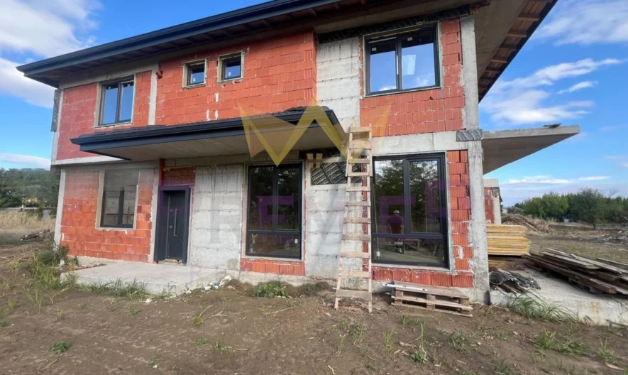 Две къщи-близнаци с гаражи в кв. Беломорски, гр. Пловдив - - снимка 11 - Имоти Премиер