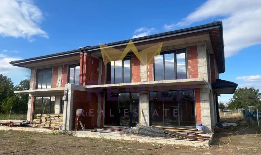 Две къщи-близнаци с гаражи в кв. Беломорски, гр. Пловдив - - снимка 2 - Имоти Премиер