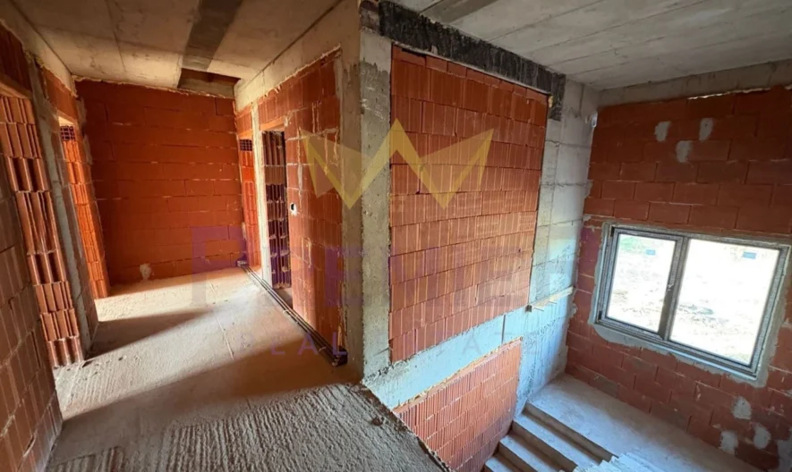 Две къщи-близнаци с гаражи в кв. Беломорски, гр. Пловдив - - снимка 3 - Имоти Премиер