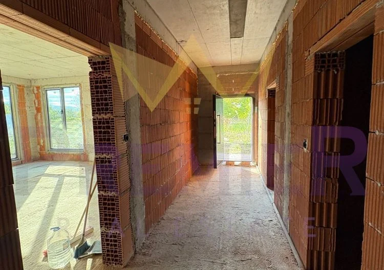 Две къщи-близнаци с гаражи в кв. Беломорски, гр. Пловдив - - снимка 8 - Имоти Премиер