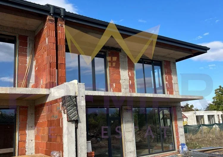 Две къщи-близнаци с гаражи в кв. Беломорски, гр. Пловдив - - снимка 9 - Имоти Премиер