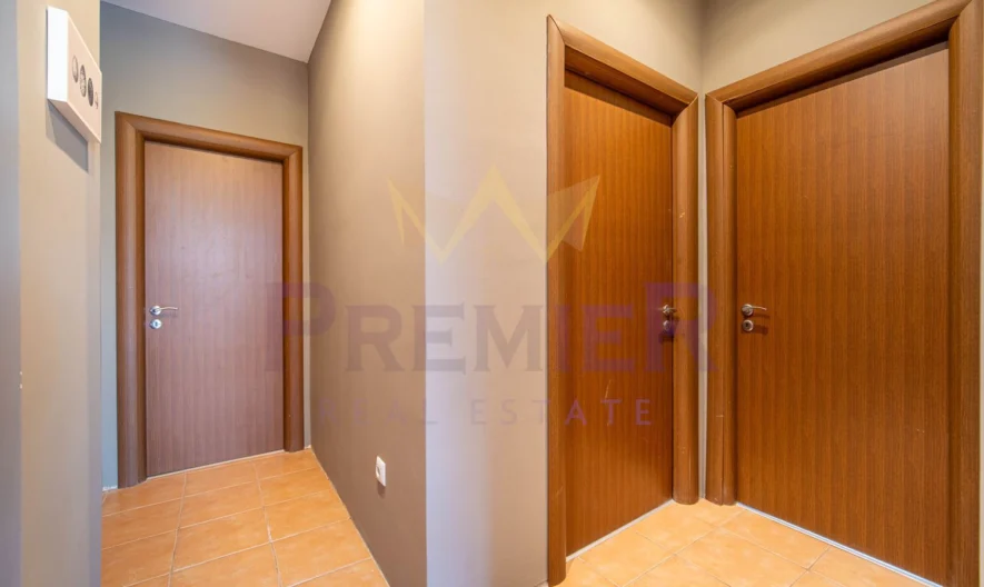 Две Къщи с 2 дка Двор в кв. Изгрев гр.Варна - - снимка 12 - Имоти Премиер