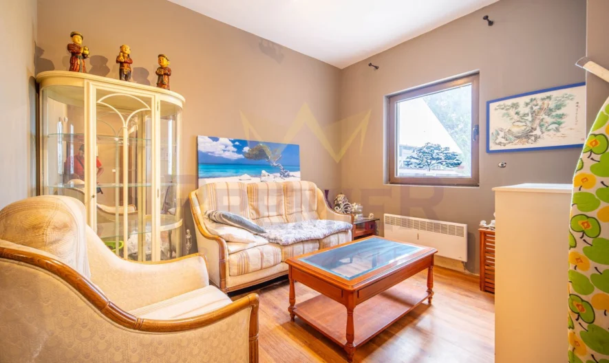 Две Къщи с 2 дка Двор в кв. Изгрев гр.Варна - - снимка 18 - Имоти Премиер