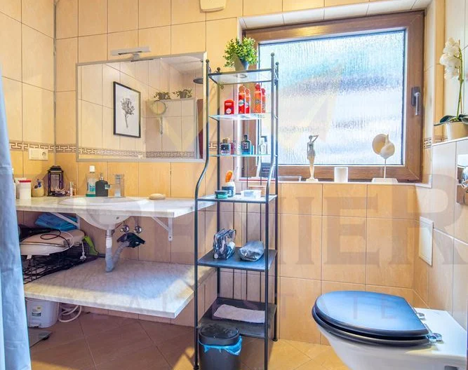 Две Къщи с 2 дка Двор в кв. Изгрев гр.Варна - - снимка 21 - Имоти Премиер