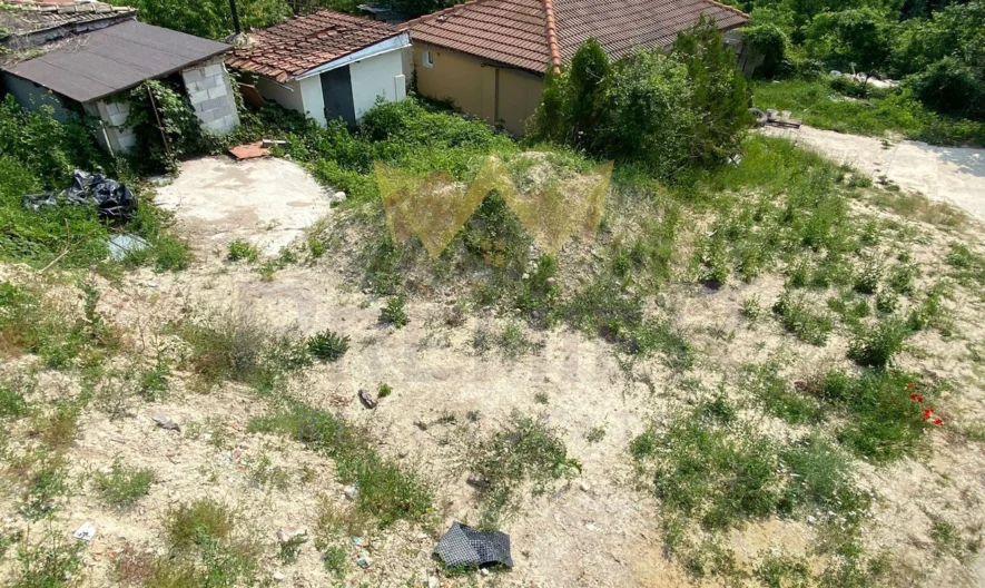 Две Къщи с 2 дка Двор в кв. Изгрев гр.Варна - - снимка 25 - Имоти Премиер