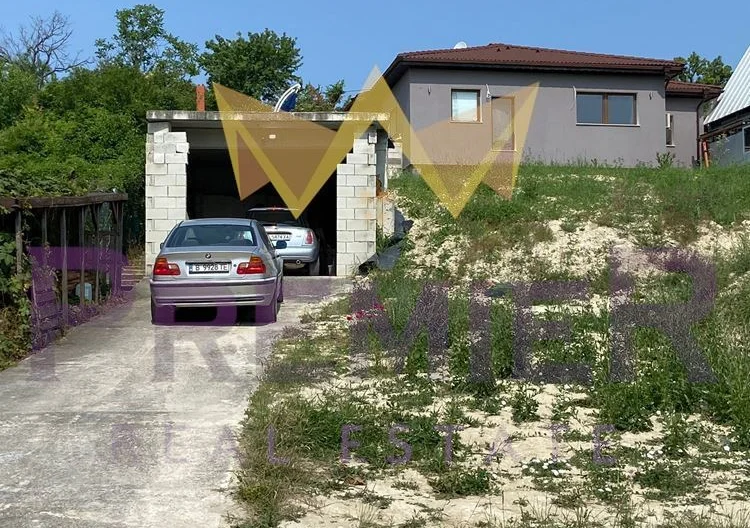 Две Къщи с 2 дка Двор в кв. Изгрев гр.Варна - - снимка 27 - Имоти Премиер